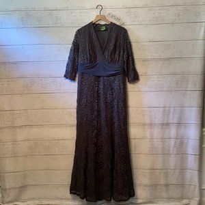*Kiyonna Clothing Screen Siren Plus Size Lace Gown (1X, Twilight Grey)